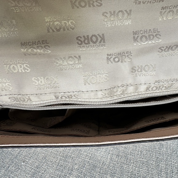 Michael Kors purse, pink purse, medium size purse - Picture 3 of 5